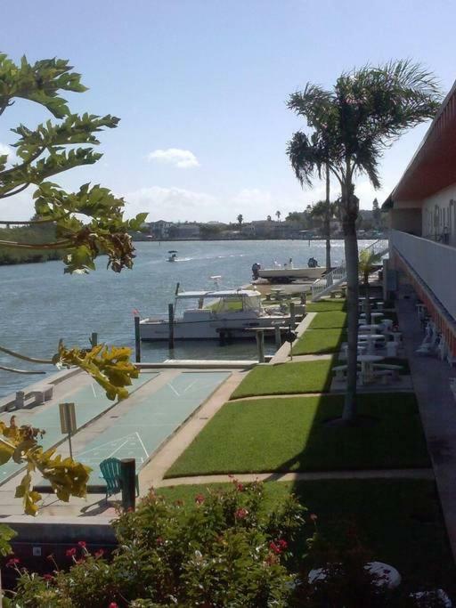 Appartamento Beach Getaway III At Belleview Clearwater Beach Esterno foto