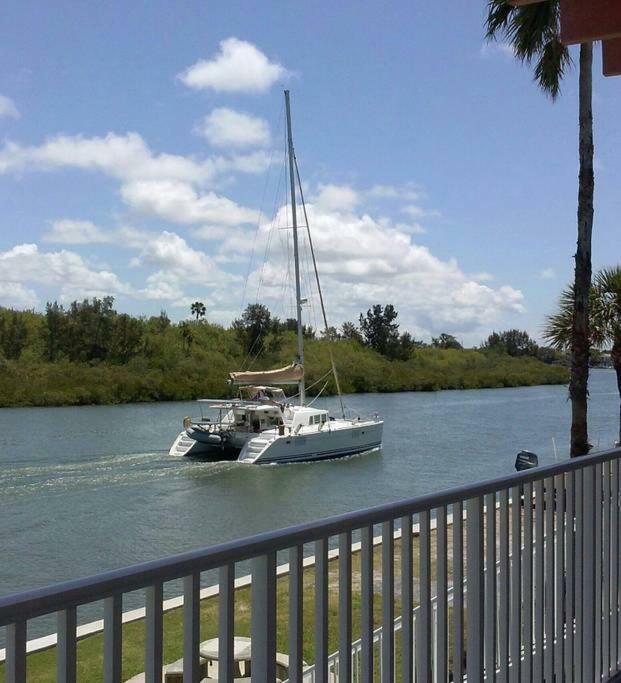 Appartamento Beach Getaway III At Belleview Clearwater Beach Esterno foto