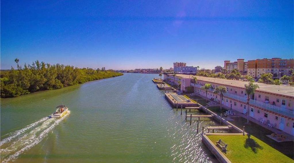 Appartamento Beach Getaway III At Belleview Clearwater Beach Esterno foto